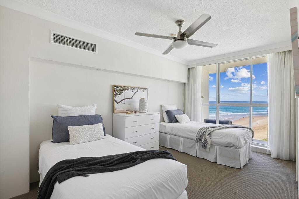 Absolute Beachfront Apartment Gold Coast