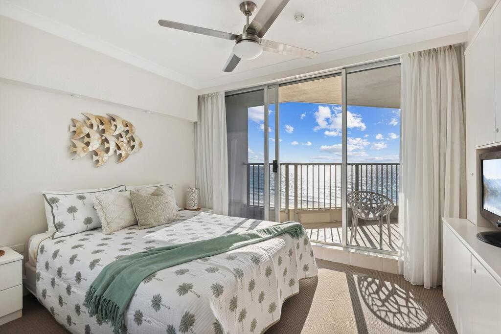 Absolute Beachfront * Gold Coast
