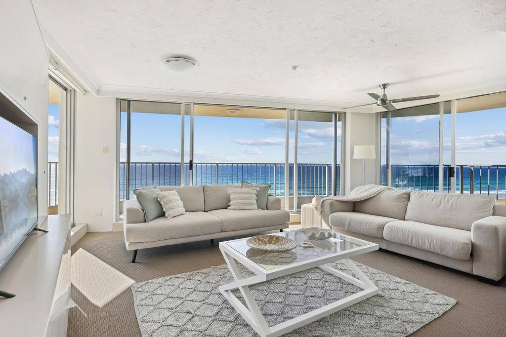Absolute Beachfront Apartment *
