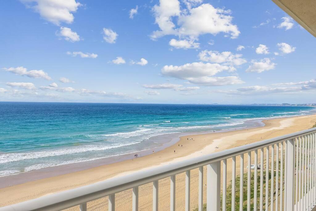 Absolute Beachfront Apartment Gold Coast